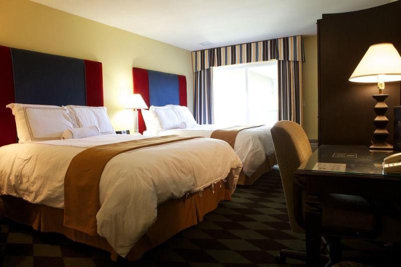 هتل Plaza Inn & Suites At Ashland Creek