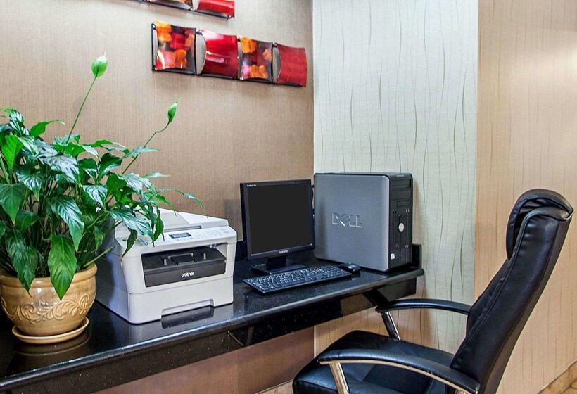 هتل Quality Inn & Suites Davenport Near I 80