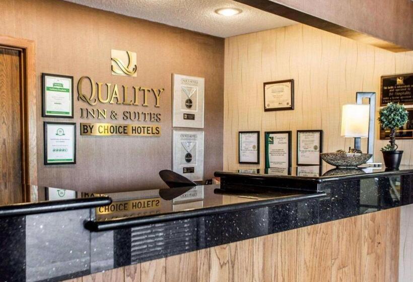 هتل Quality Inn & Suites Davenport Near I 80
