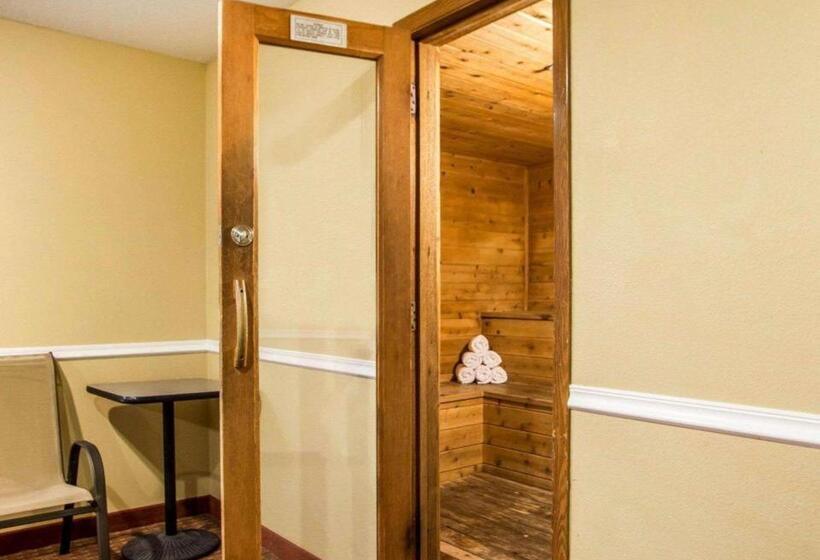 هتل Quality Inn & Suites Davenport Near I 80