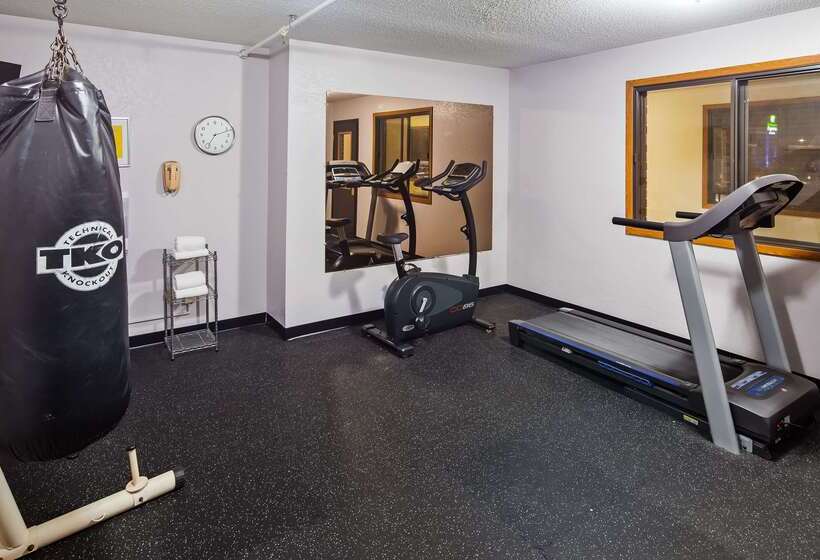 هتل Ramada By Wyndham Cedar Rapids South