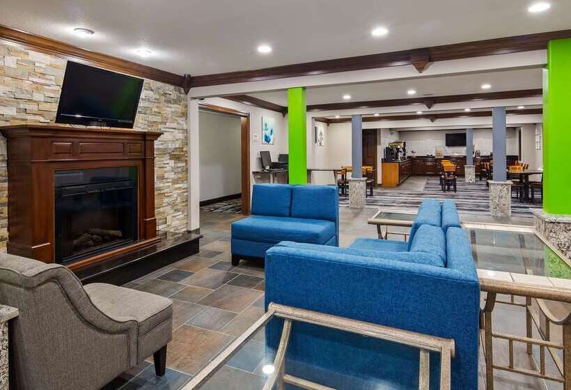 هتل Ramada By Wyndham Cedar Rapids South