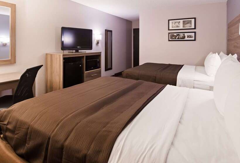 هتل Ramada By Wyndham Cedar Rapids South