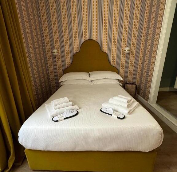 هتل Townhouse Condotti 29