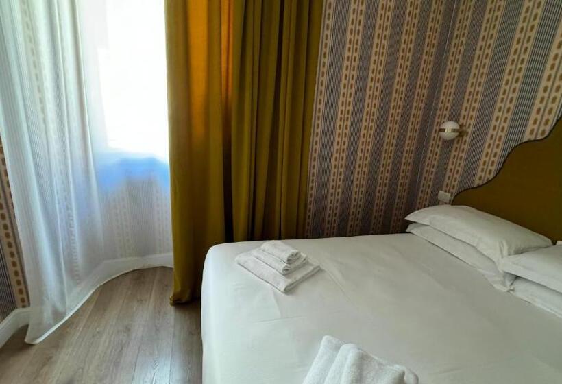 هتل Townhouse Condotti 29