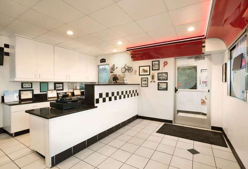 فندق Travelodge By Wyndham Brunswick Near Fredrick