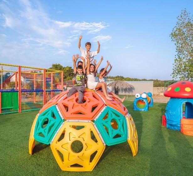 هتل Vascellero Club Resort