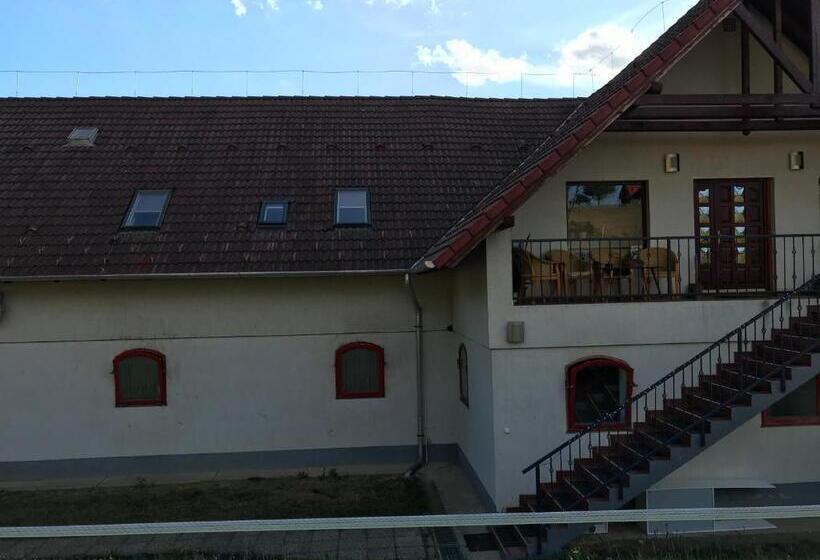 Bed and Breakfast Prosper Lovasklub Panzió