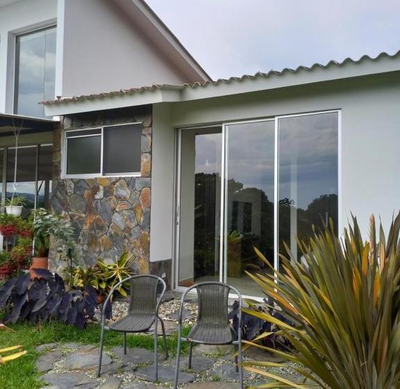 تختخواب و صبحانه Wayra Natura