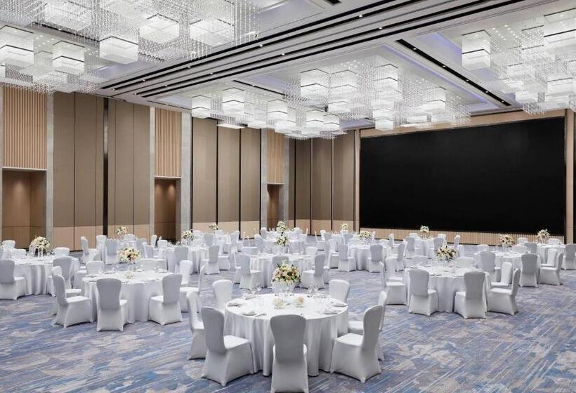 هتل Courtyard By Marriott Qinhuangdao West