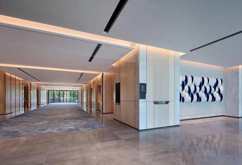هتل Courtyard By Marriott Qinhuangdao West