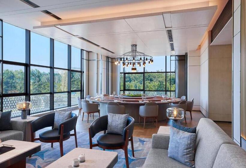 هتل Courtyard By Marriott Qinhuangdao West