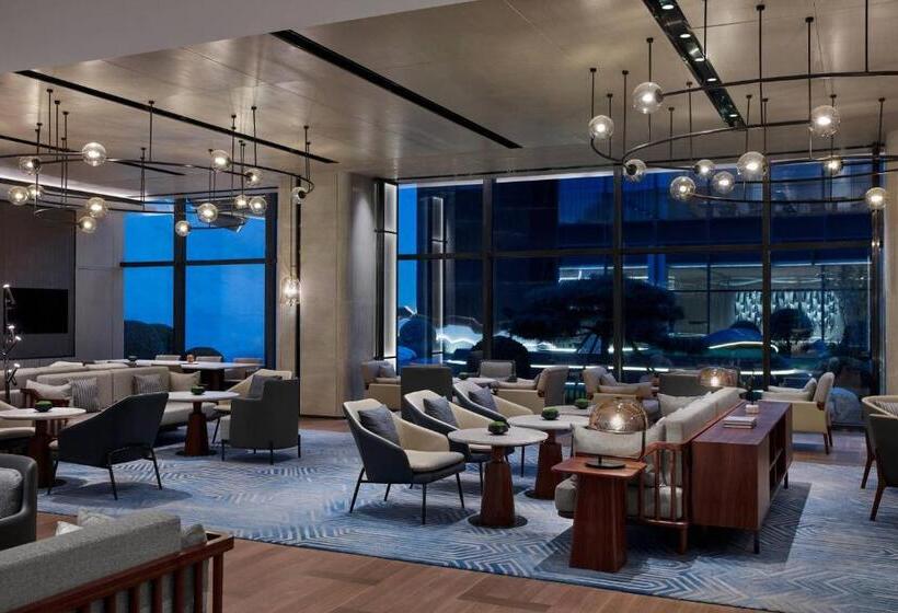 هتل Courtyard By Marriott Qinhuangdao West