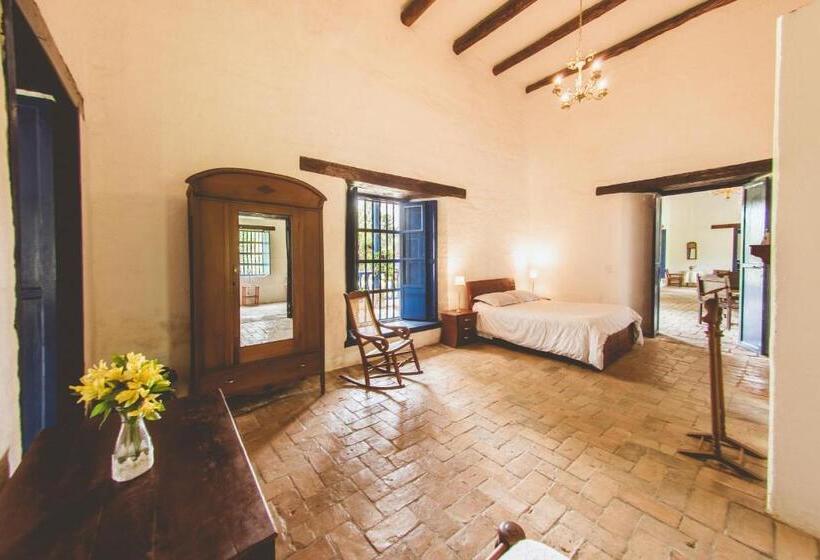 هتل Hacienda Pisoje