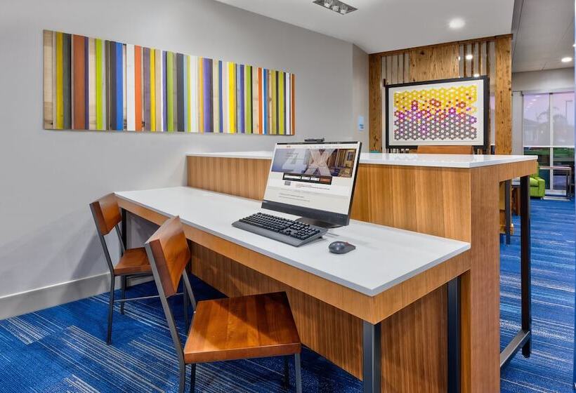 호텔 Holiday Inn Express & Suites   Wooster, An Ihg