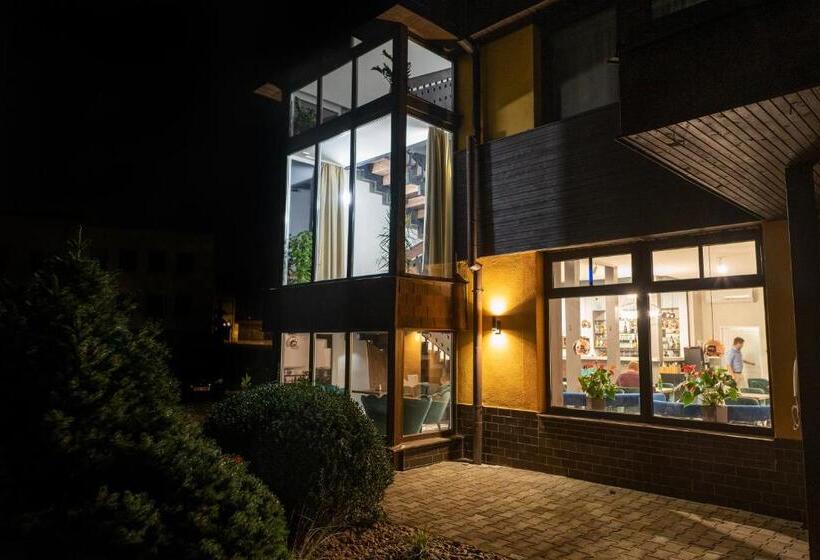 پانسیون Karolina