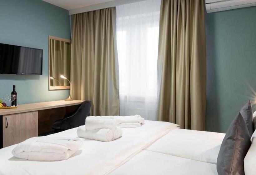 پانسیون Karolina