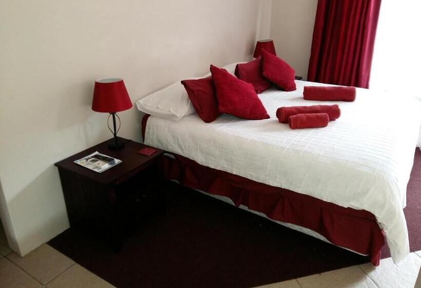 פנסיון Pine Tree Lodge Pe