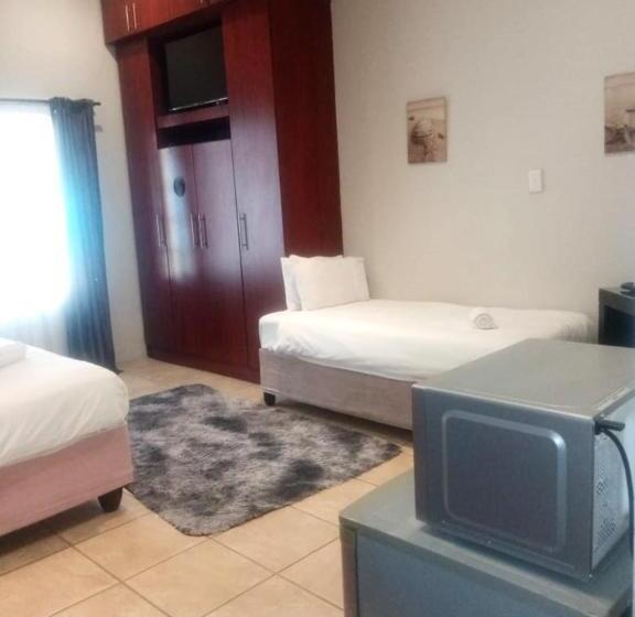 פנסיון Pine Tree Lodge Pe