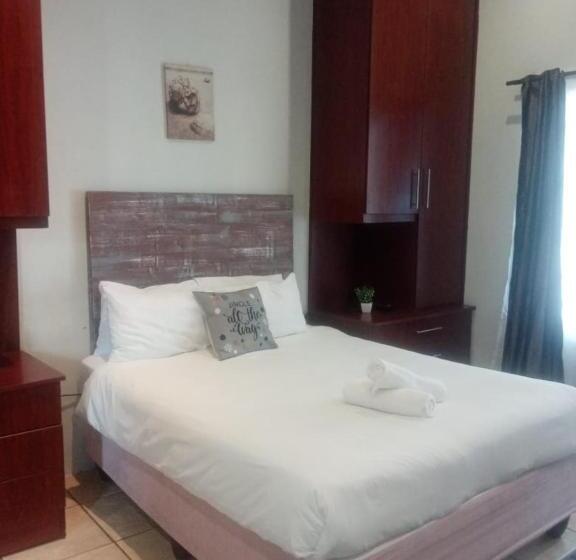 פנסיון Pine Tree Lodge Pe