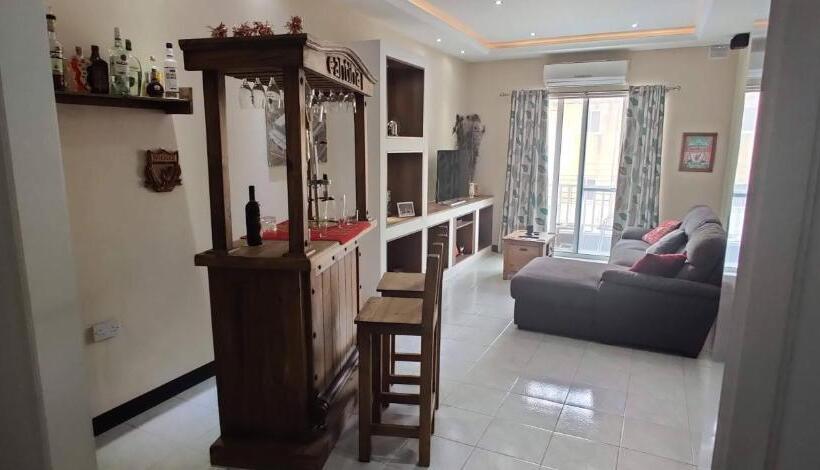 پانسیون Room In Apartment   Very Bright Well Kept Apartment