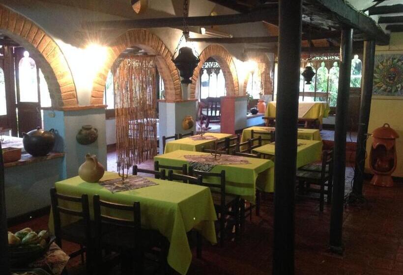 הוסטל Hostal Complejoturístico Santa Isabel