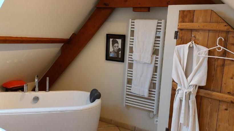 مبيت وإفطار Manoir De Turqueville Les Quatre Etoiles