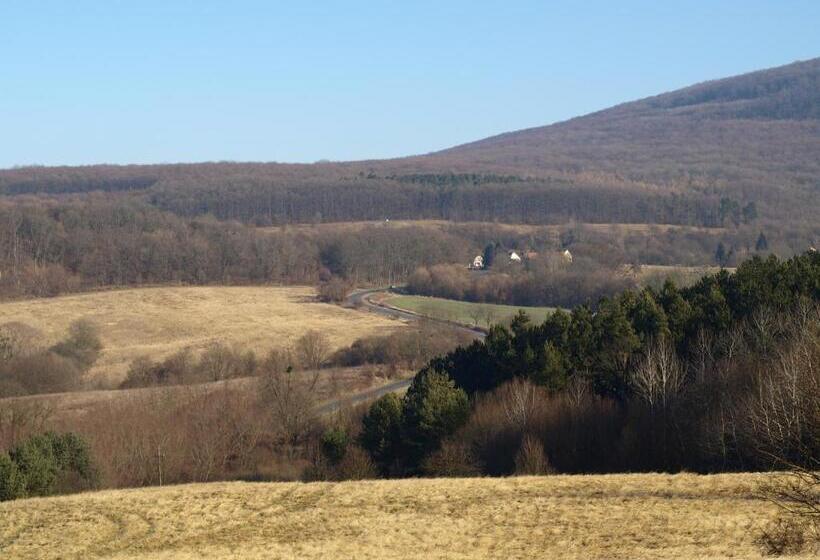 مبيت وإفطار Somhegyi öreg Hársfák Major Vendégház