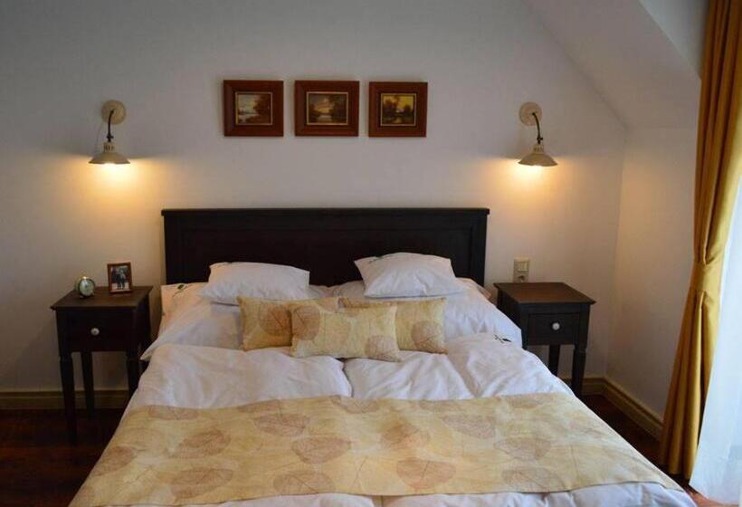 مبيت وإفطار Somhegyi öreg Hársfák Major Vendégház