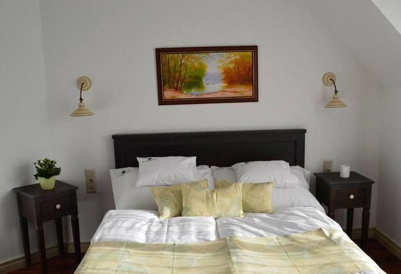 مبيت وإفطار Somhegyi öreg Hársfák Major Vendégház