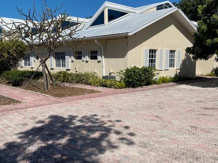 בית מלון כפרי Bahia Bay Resort