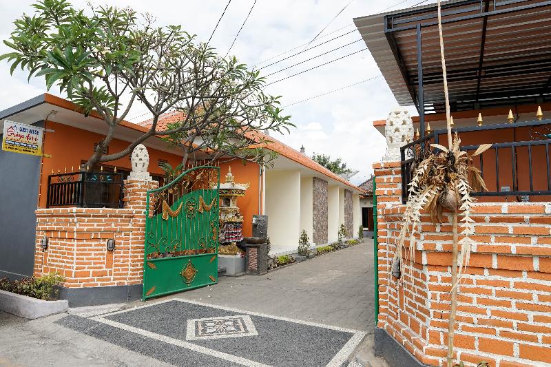 호텔 Reddoorz Near Buleleng Harbour 2
