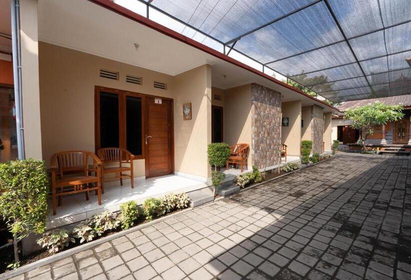 호텔 Reddoorz Near Buleleng Harbour 2