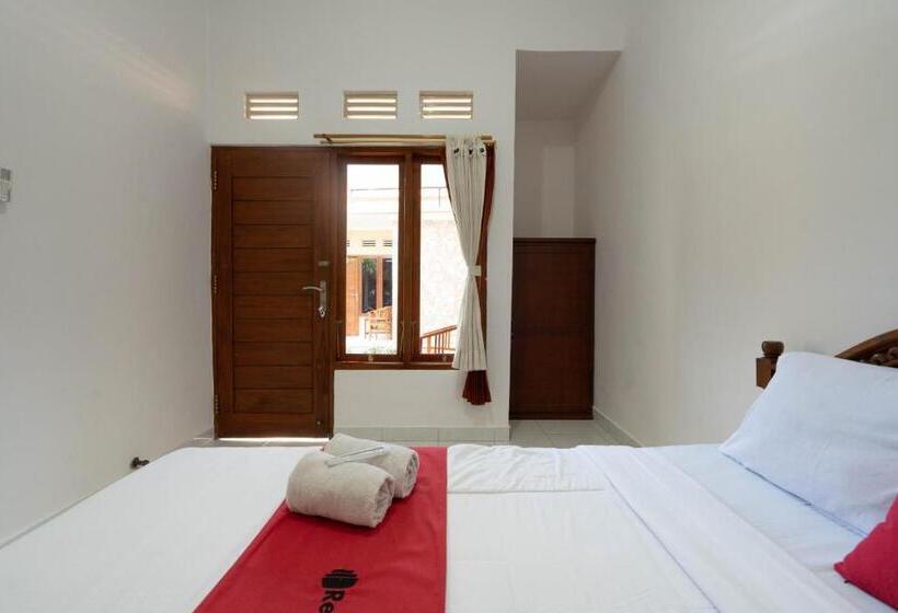 호텔 Reddoorz Near Buleleng Harbour 2