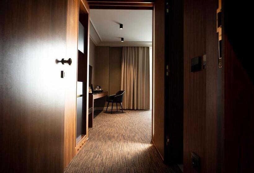هتل Select Hill Resort