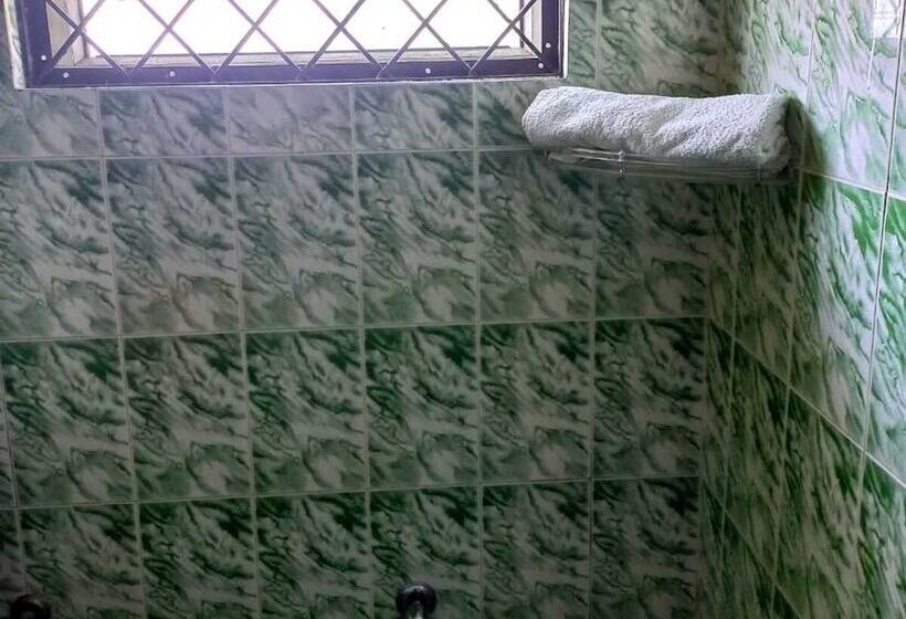 בית מלון כפרי Sunny Pines Resort