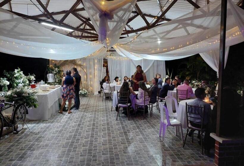 هتل Villa Monica