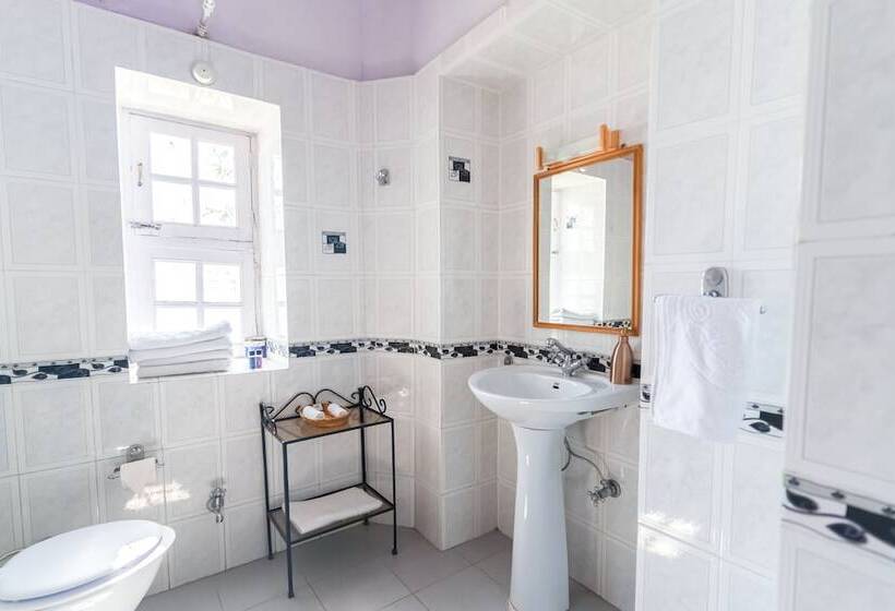 منتجع Tree Of Life Grand Oak Manor Binsar