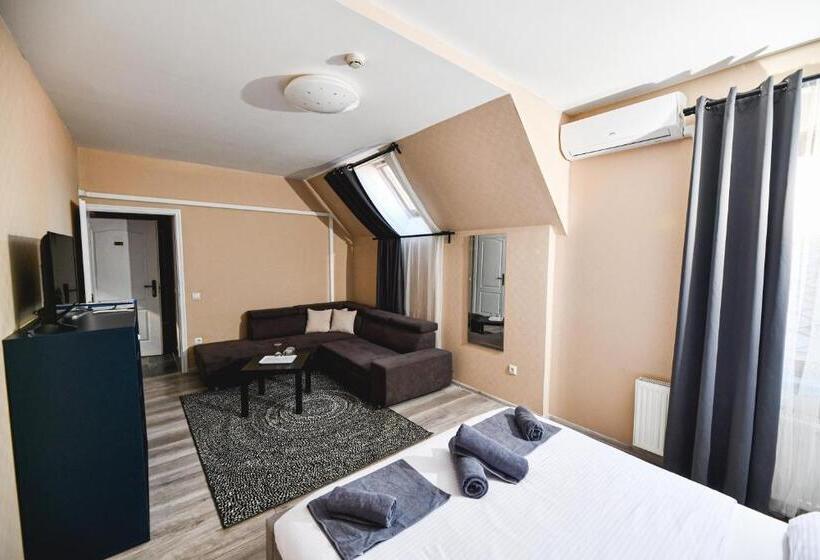 ベッドアンドブレックファースト Végvári Hotel Eger