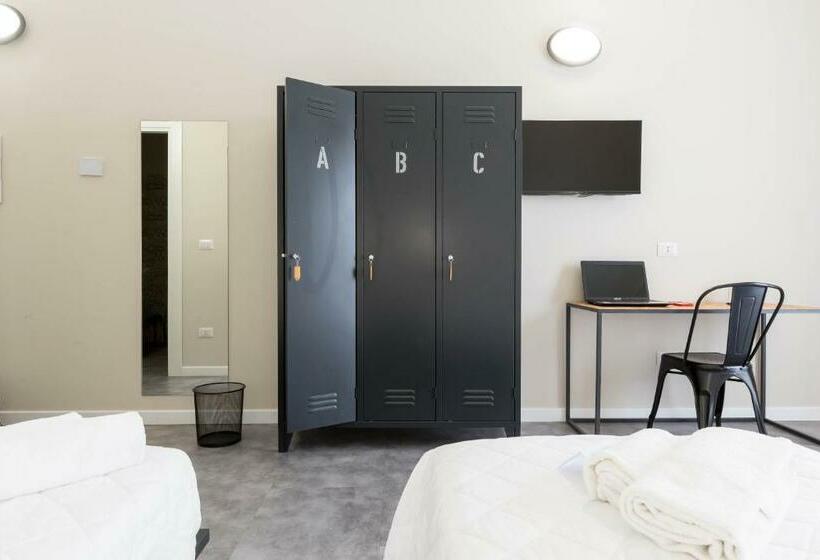 Piccolo Catalunya Hostel