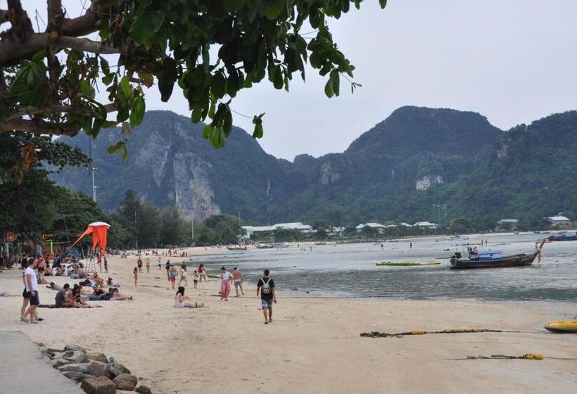 استراحتگاه Dee Dee Sea Front