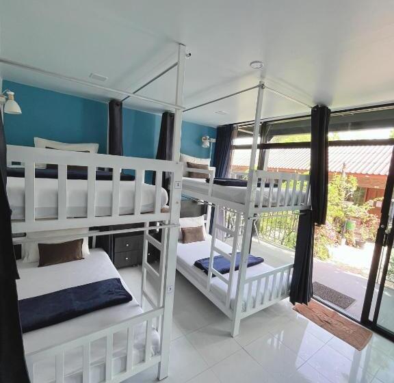 استراحتگاه Dee Dee Sea Front