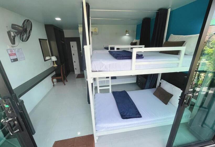 استراحتگاه Dee Dee Sea Front
