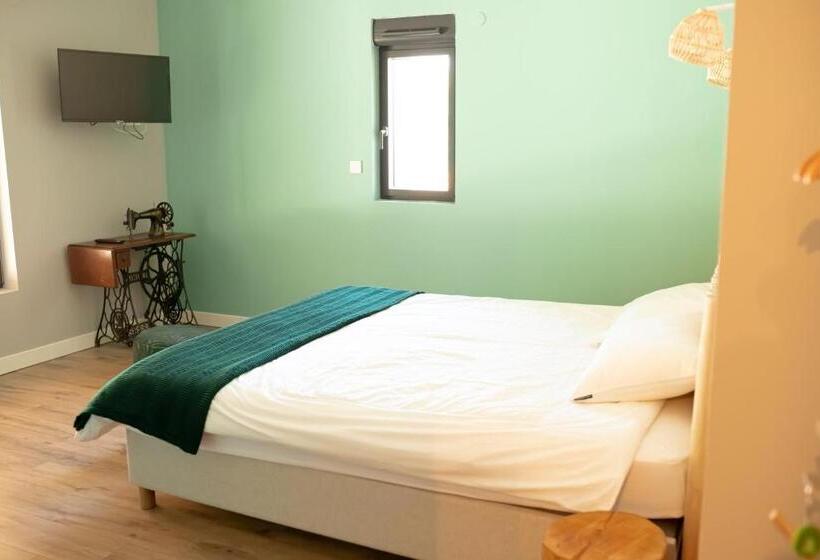 Bed and Breakfast Domaine Des Jammetous   Hotel And Yoga Retreat Center