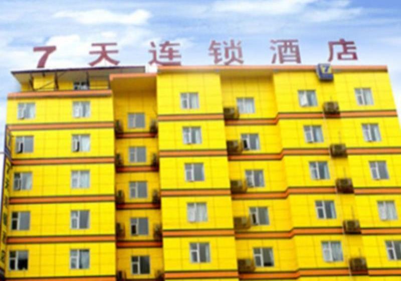 فندق 7 Days Inn Bazhong Nan Chi South Road Fenghuang City Branch