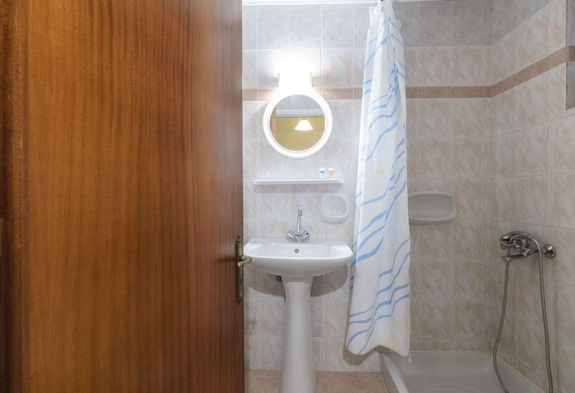هتل Artemis Room