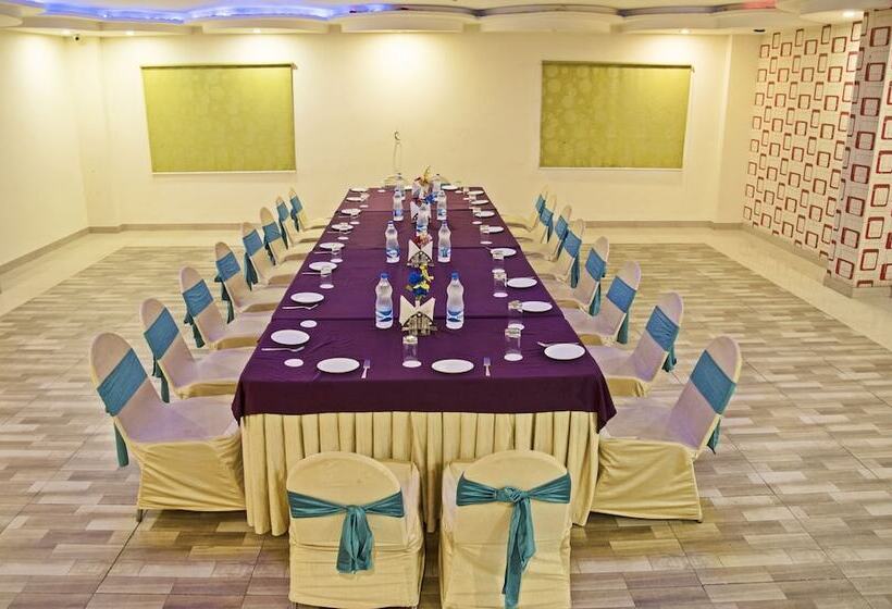 호텔 Genx Plaza Mughalsarai