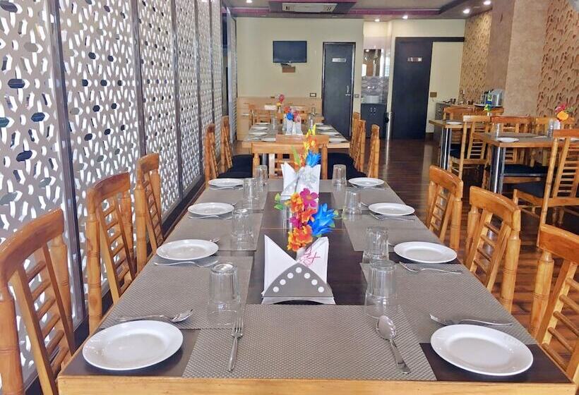 호텔 Genx Plaza Mughalsarai