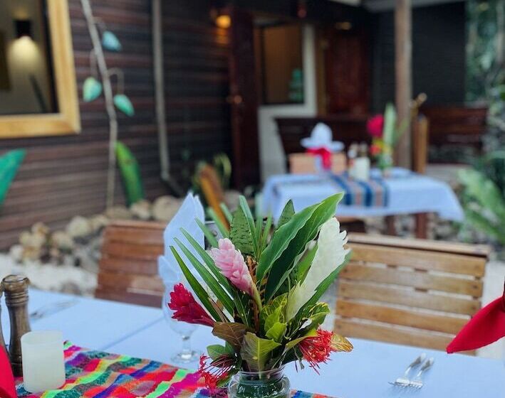فندق Mariposa Jungle Lodge