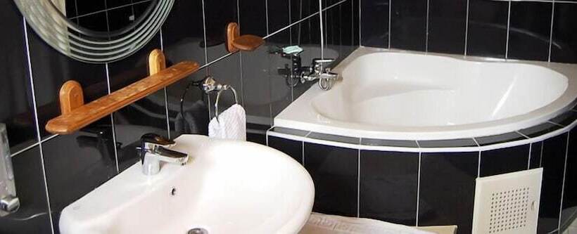 בית מלון כפרי Rainforest Lodge